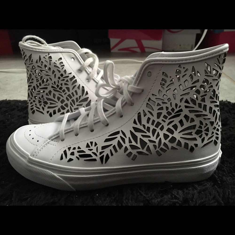 White vans - Picture 3 of 8